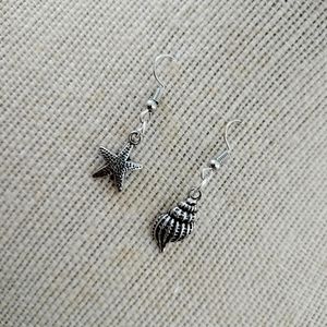 A BEACH STYLE EARRINGS.